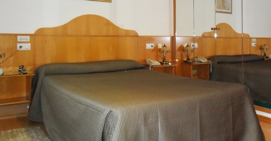 Disfrute al máximo en una de las habitaciones de nuestro motel en Narón y Ferrol